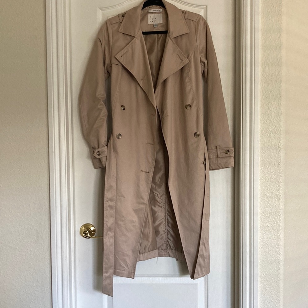 Love this coat, goes with everything. Still in great condition.